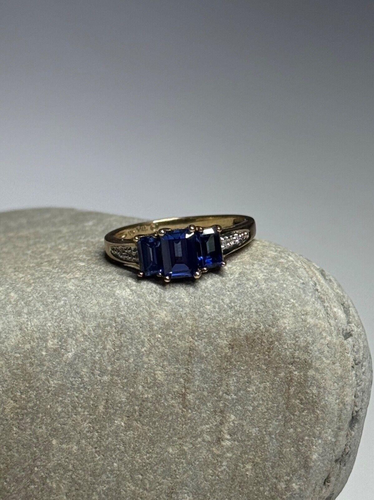 10K YELLOW GOLD SAPPHIRE & DIAMONDS RING SIZE 6