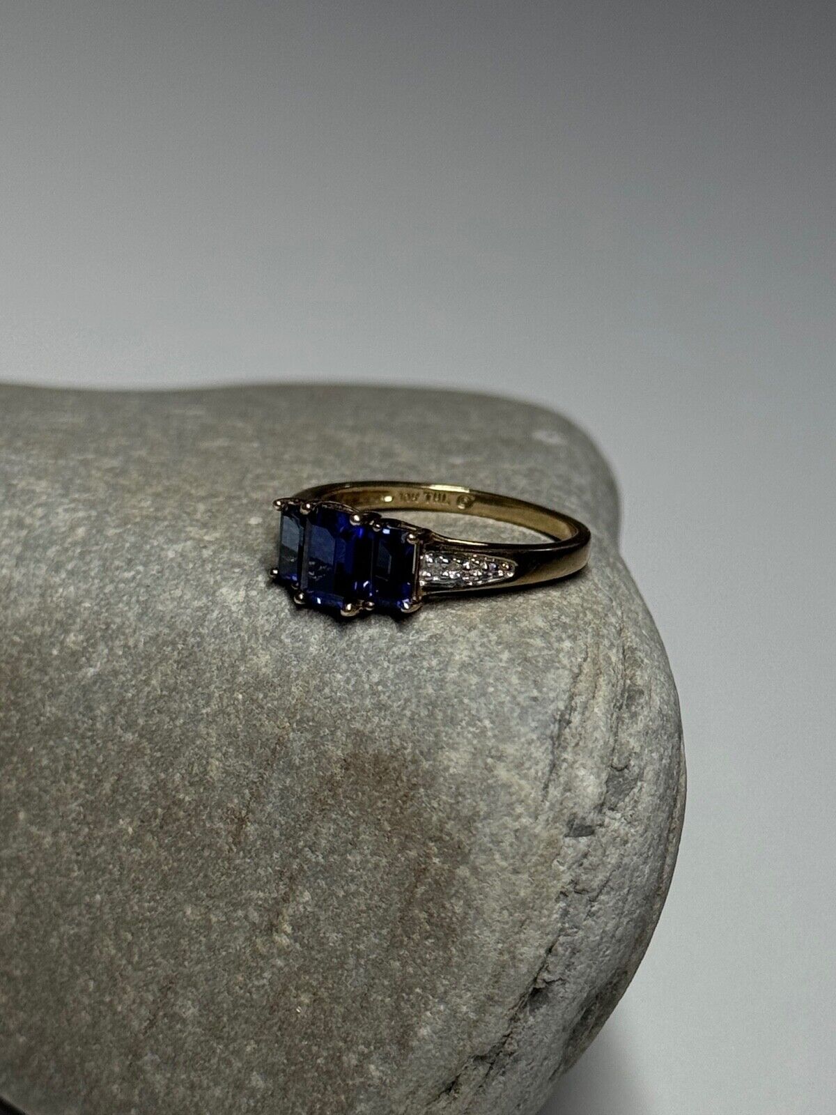 10K YELLOW GOLD SAPPHIRE & DIAMONDS RING SIZE 6