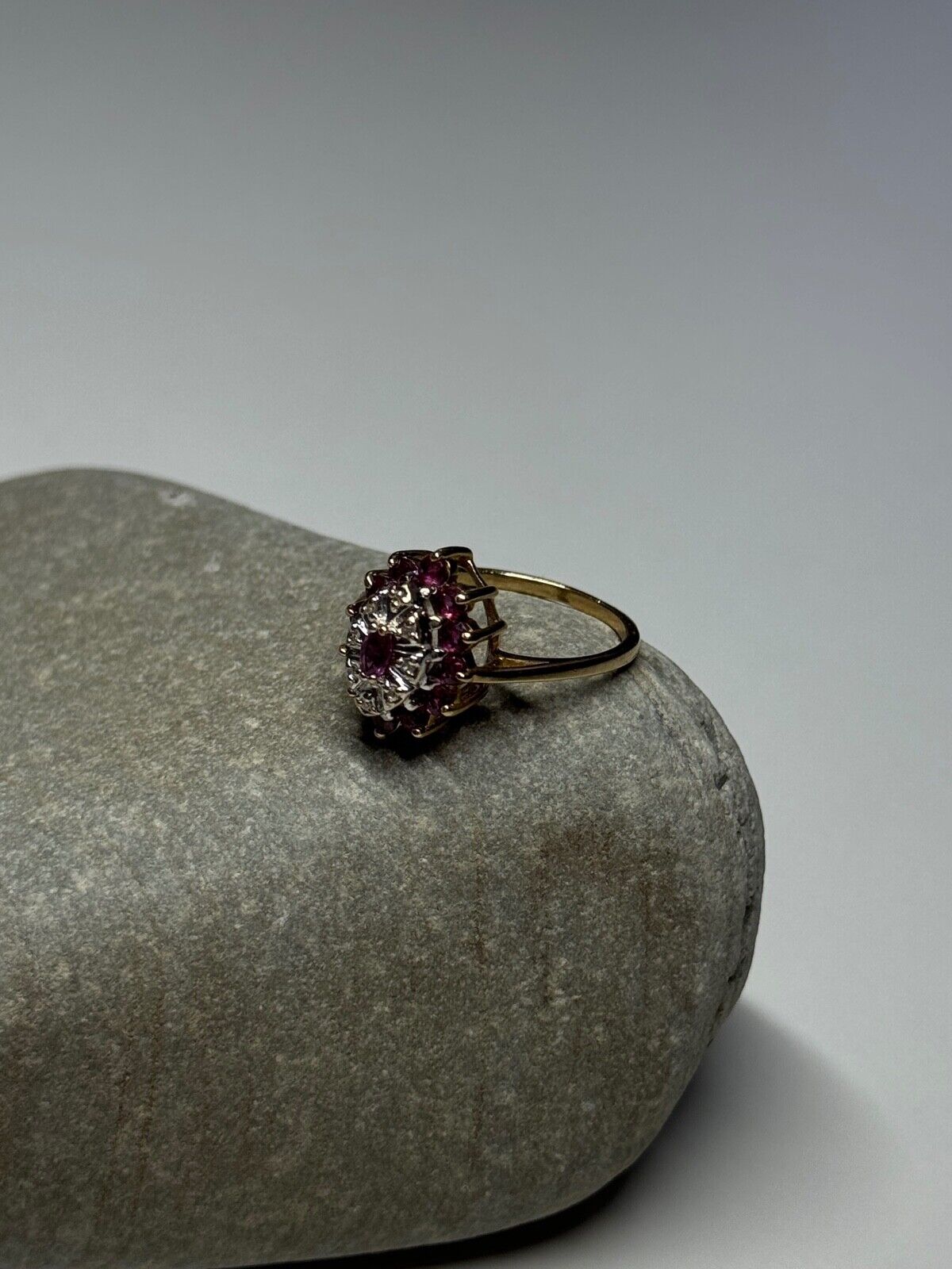 10K YELLOW GOLD RUBIES & DIAMONDS RING SIZE 6.5