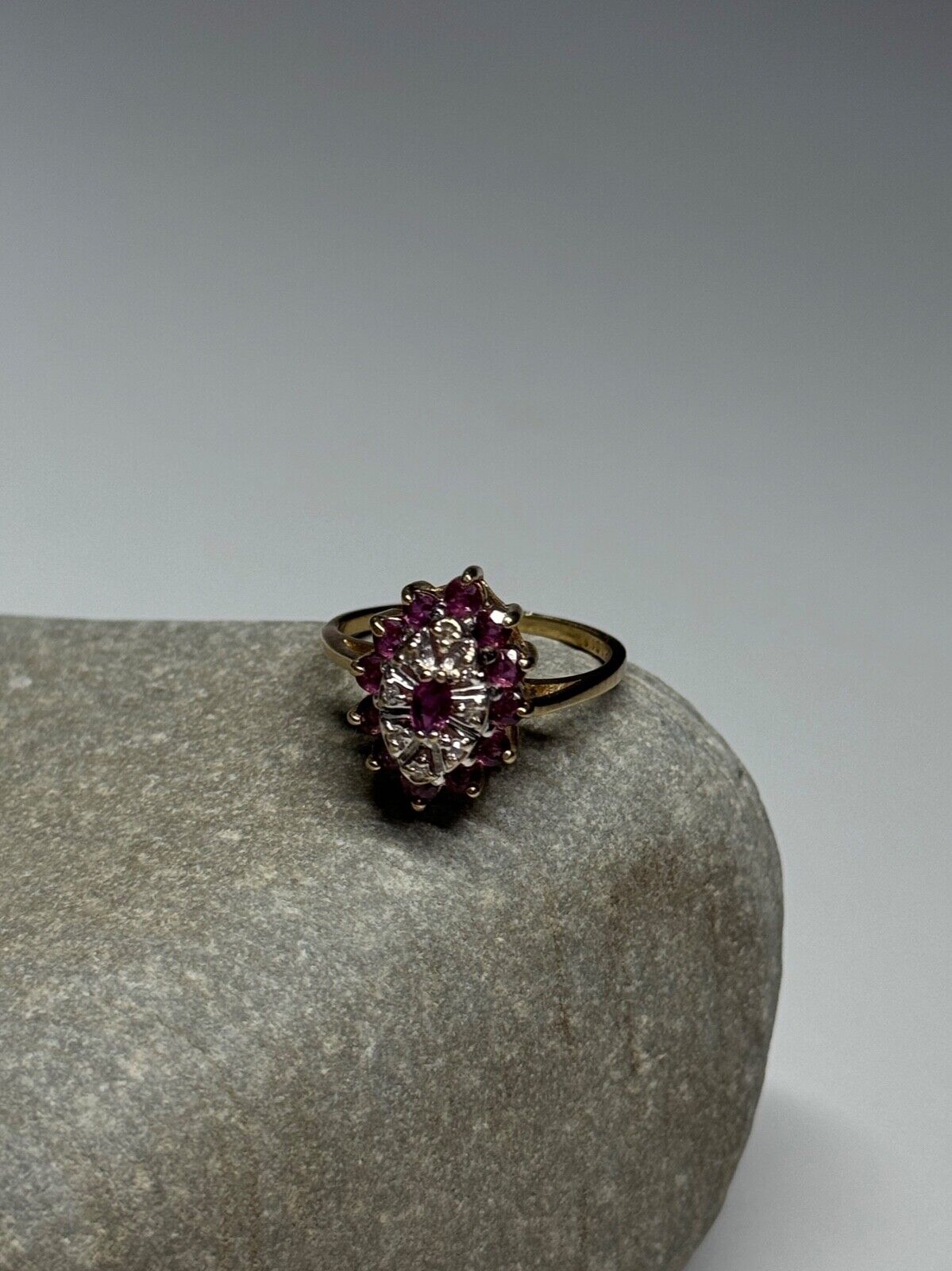 10K YELLOW GOLD RUBIES & DIAMONDS RING SIZE 6.5