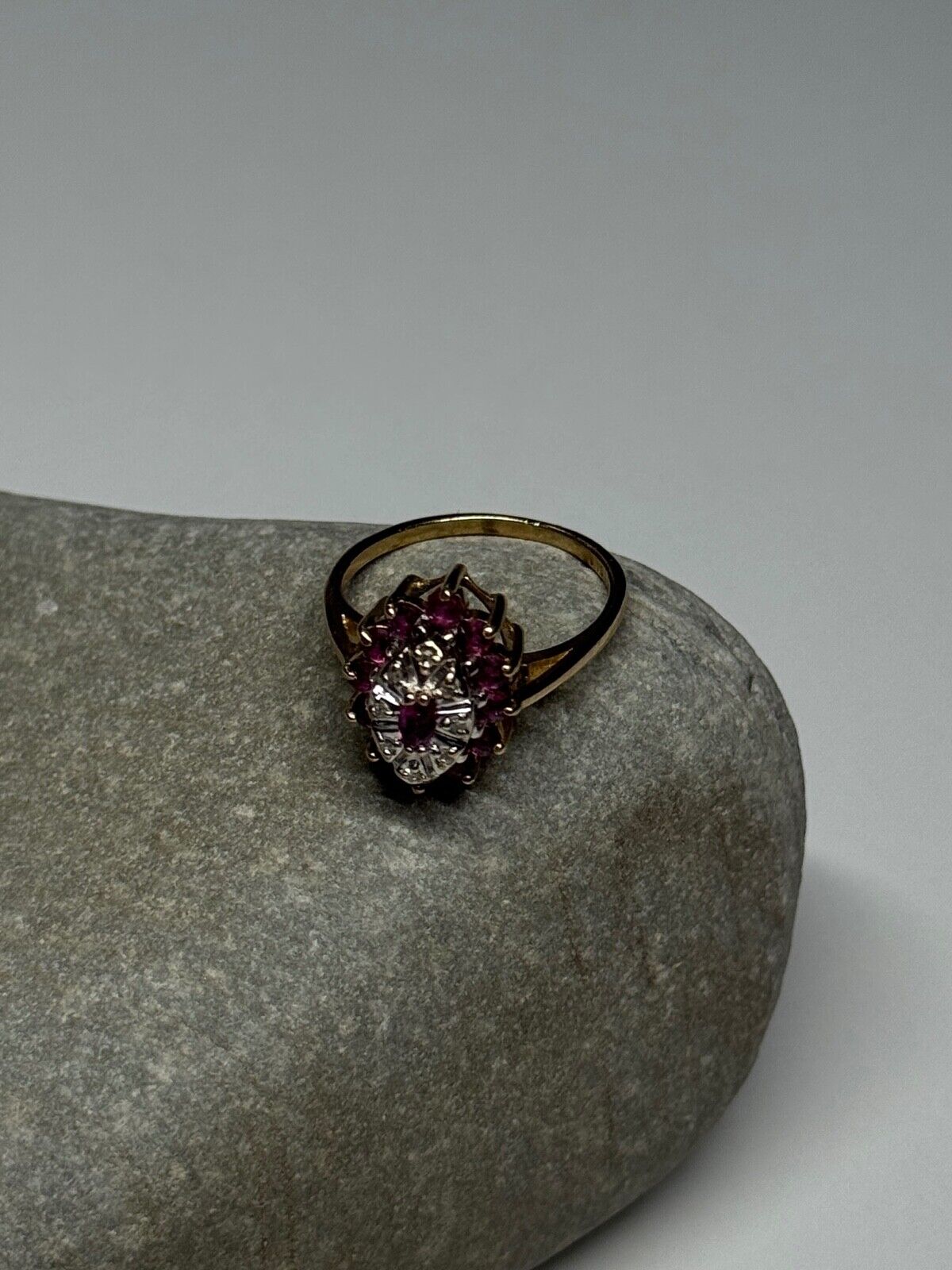 10K YELLOW GOLD RUBIES & DIAMONDS RING SIZE 6.5