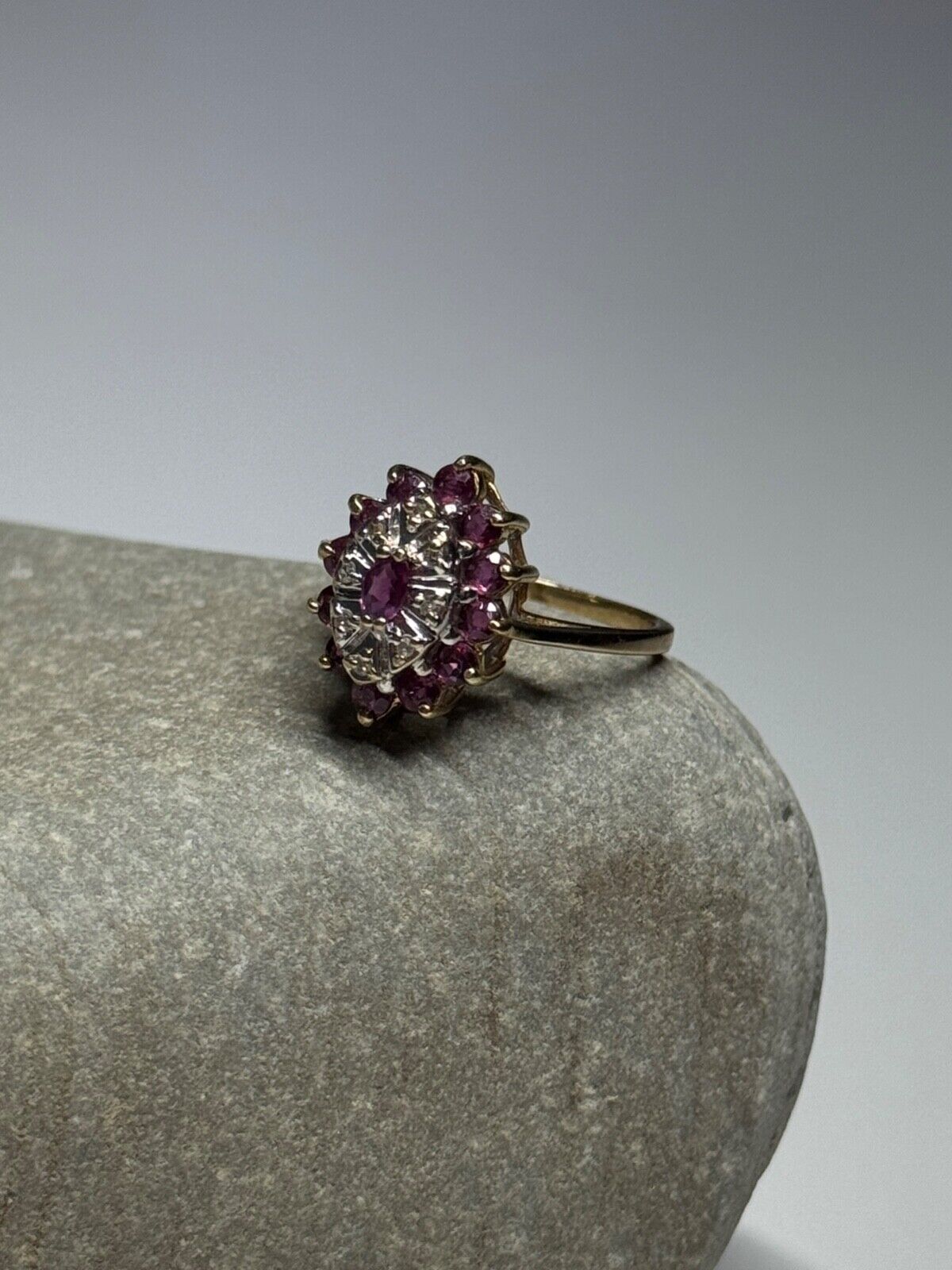 10K YELLOW GOLD RUBIES & DIAMONDS RING SIZE 6.5