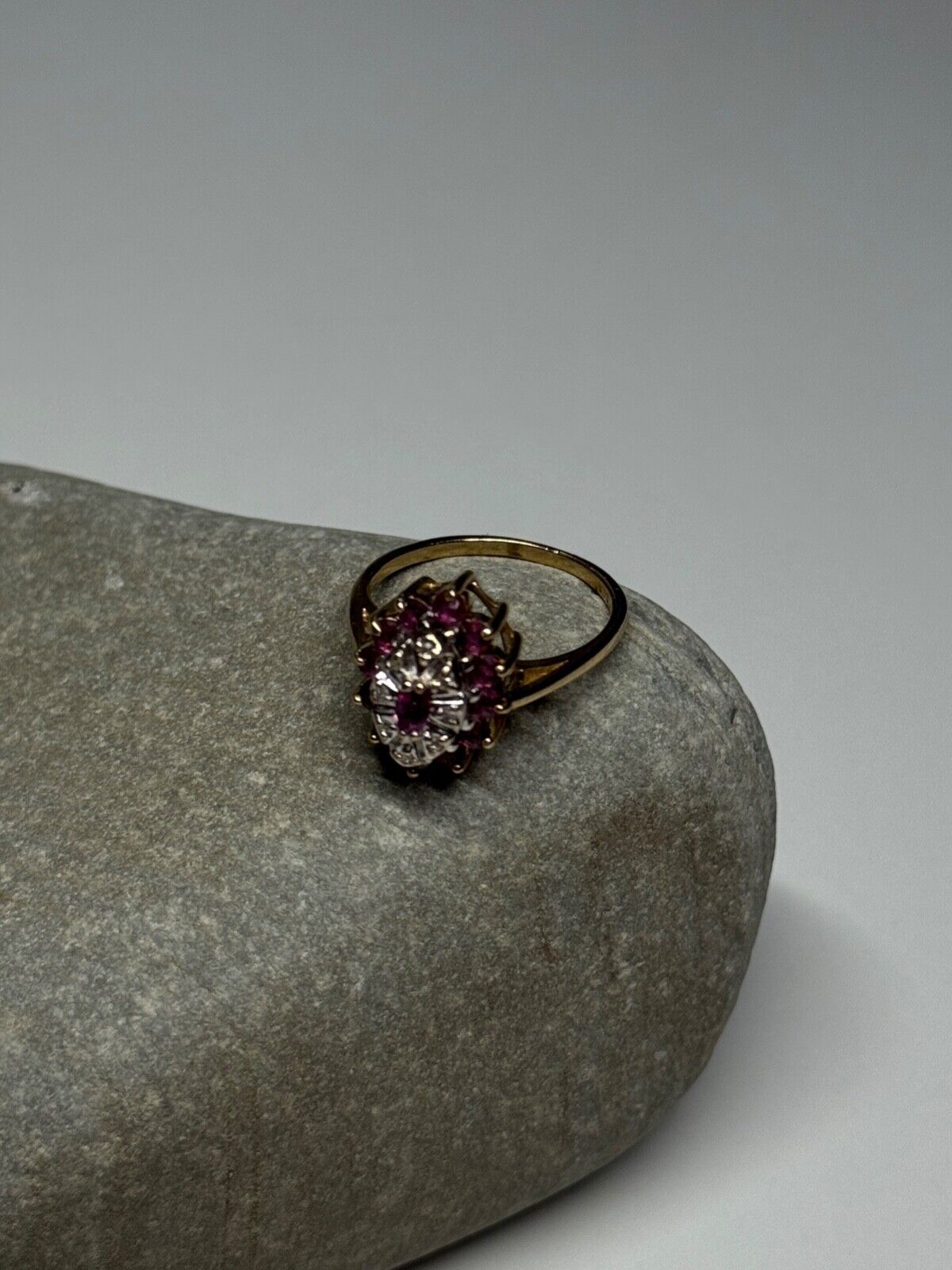 10K YELLOW GOLD RUBIES & DIAMONDS RING SIZE 6.5