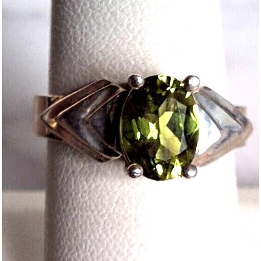 BADAVICI 925 STERLING SILVER AND PERIDOT  RING SIZE 8 SKY