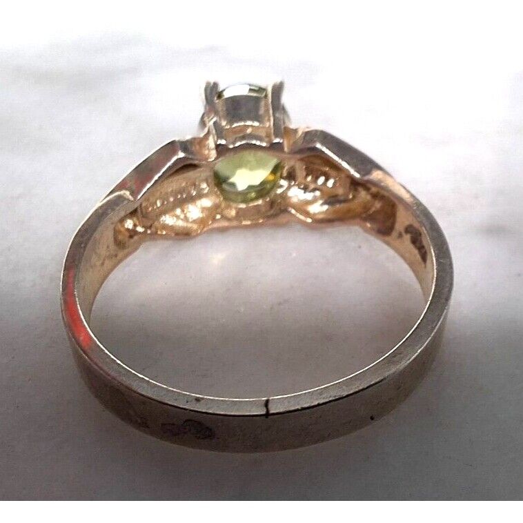 BADAVICI 925 STERLING SILVER AND PERIDOT  RING SIZE 8 SKY