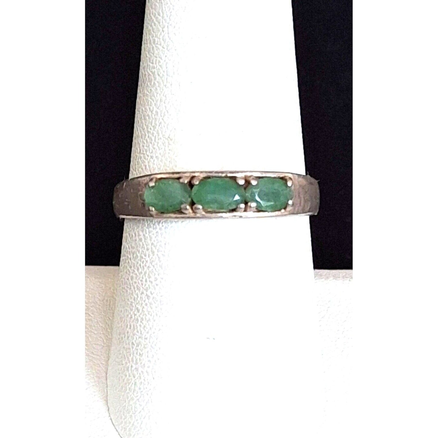 925 STERLING SILVER AND EMERALD  3-STONES BAND RING SIZE 9 SKY