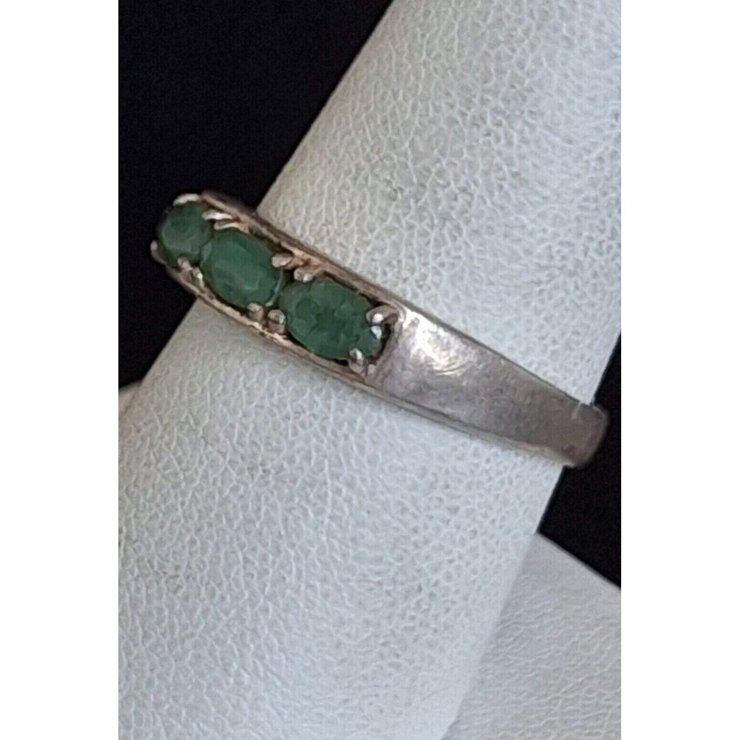 925 STERLING SILVER AND EMERALD  3-STONES BAND RING SIZE 9 SKY