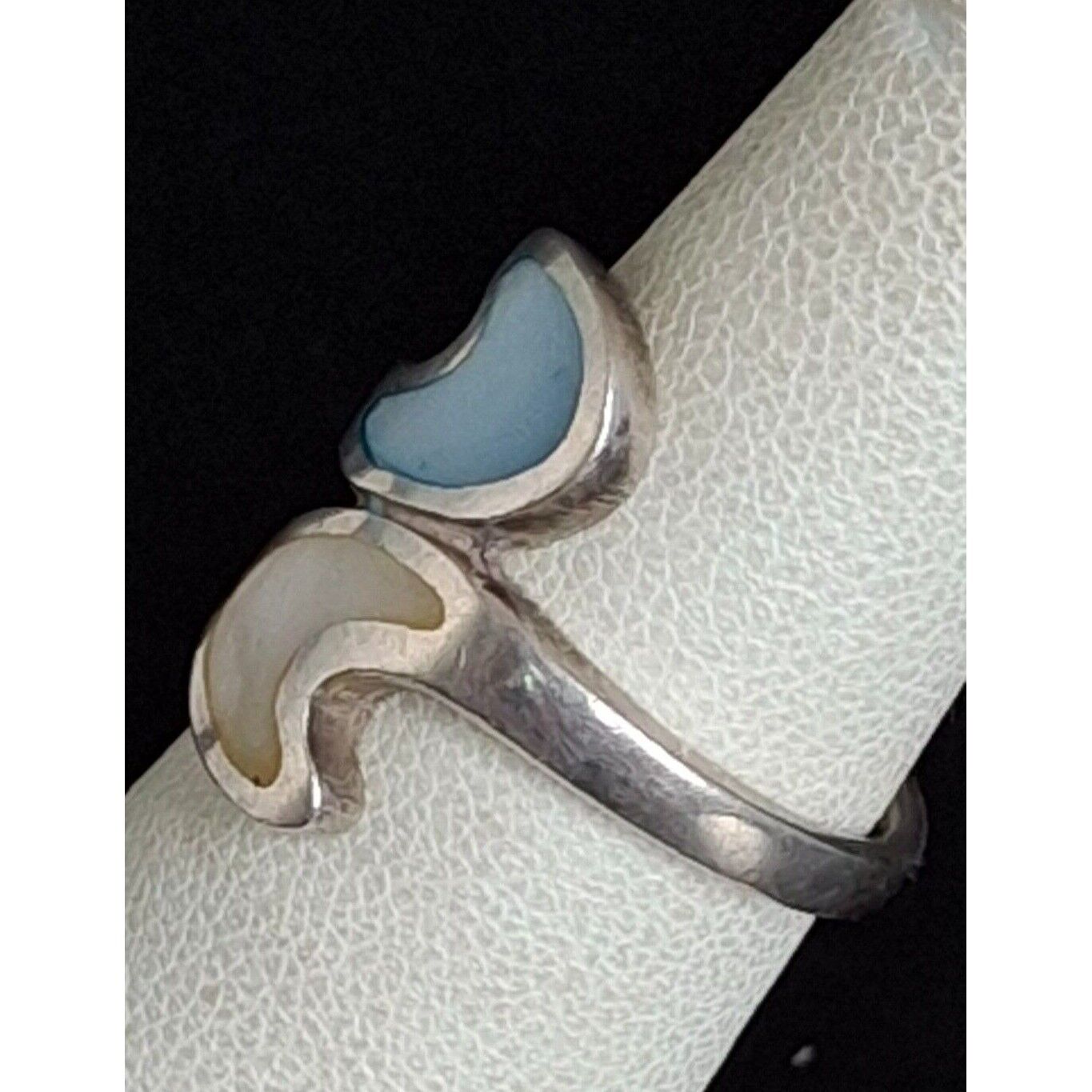 925 STERLING SILVER AND MOTHER  OF  PEARL  BYPASS RING SIZE 6 SKY