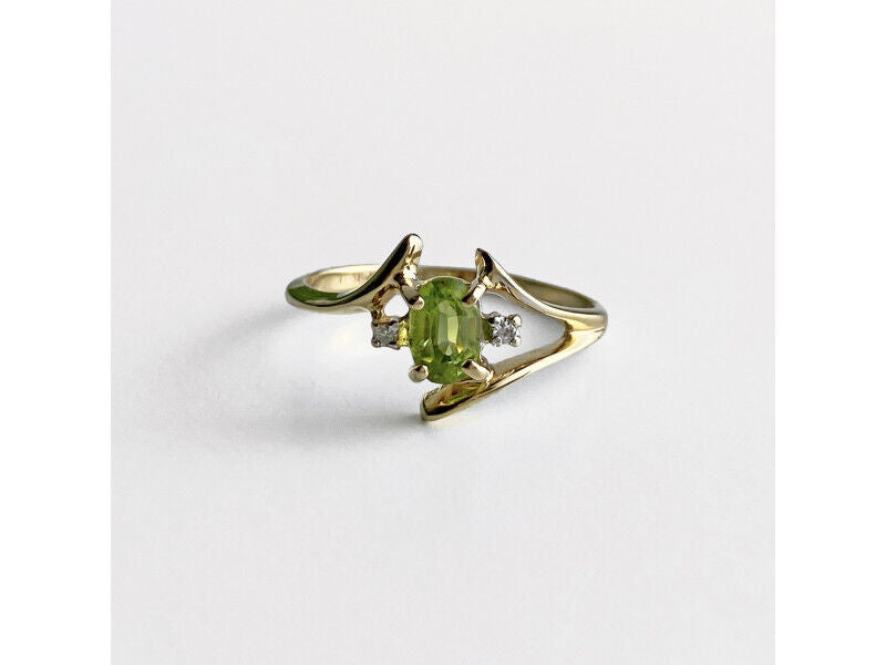 10K YELLOW GOLD PERIDOT & DIAMONDS RING SIZE 7.5