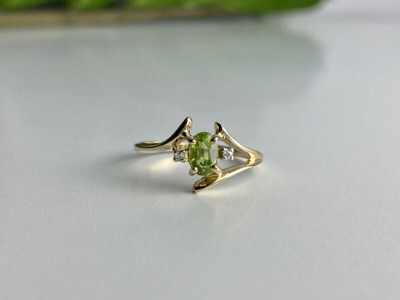 10K YELLOW GOLD PERIDOT & DIAMONDS RING SIZE 7.5