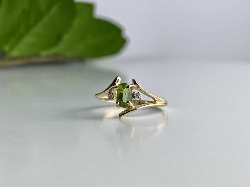 10K YELLOW GOLD PERIDOT & DIAMONDS RING SIZE 7.5