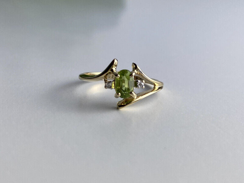 10K YELLOW GOLD PERIDOT & DIAMONDS RING SIZE 7.5