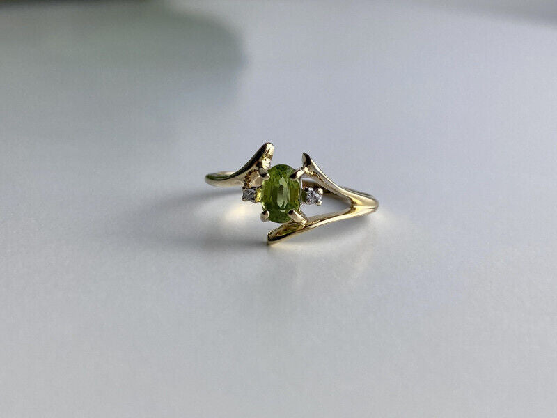 10K YELLOW GOLD PERIDOT & DIAMONDS RING SIZE 7.5