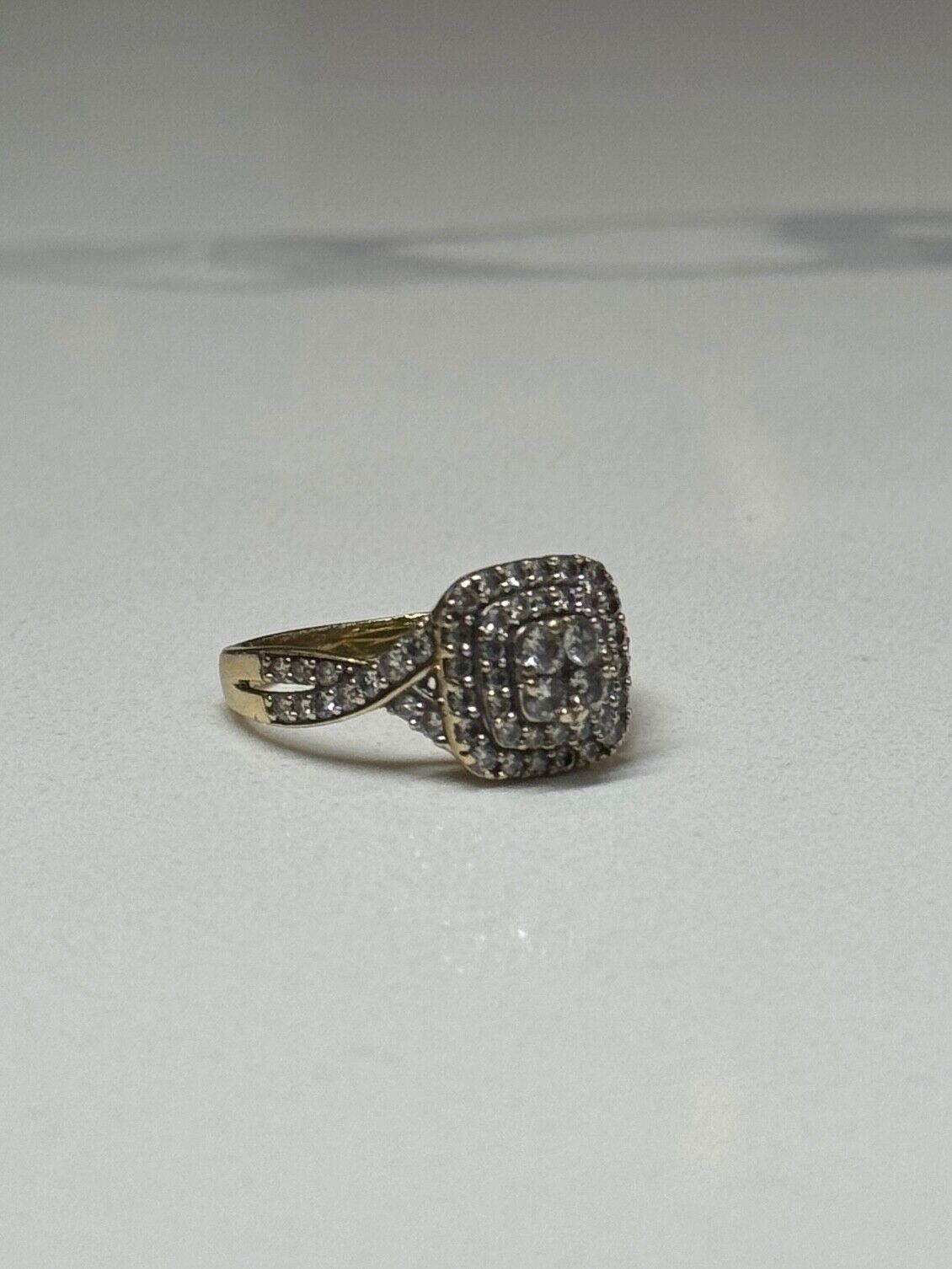 10K YELLOW GOLD DIAMONDS RING SIZE 9