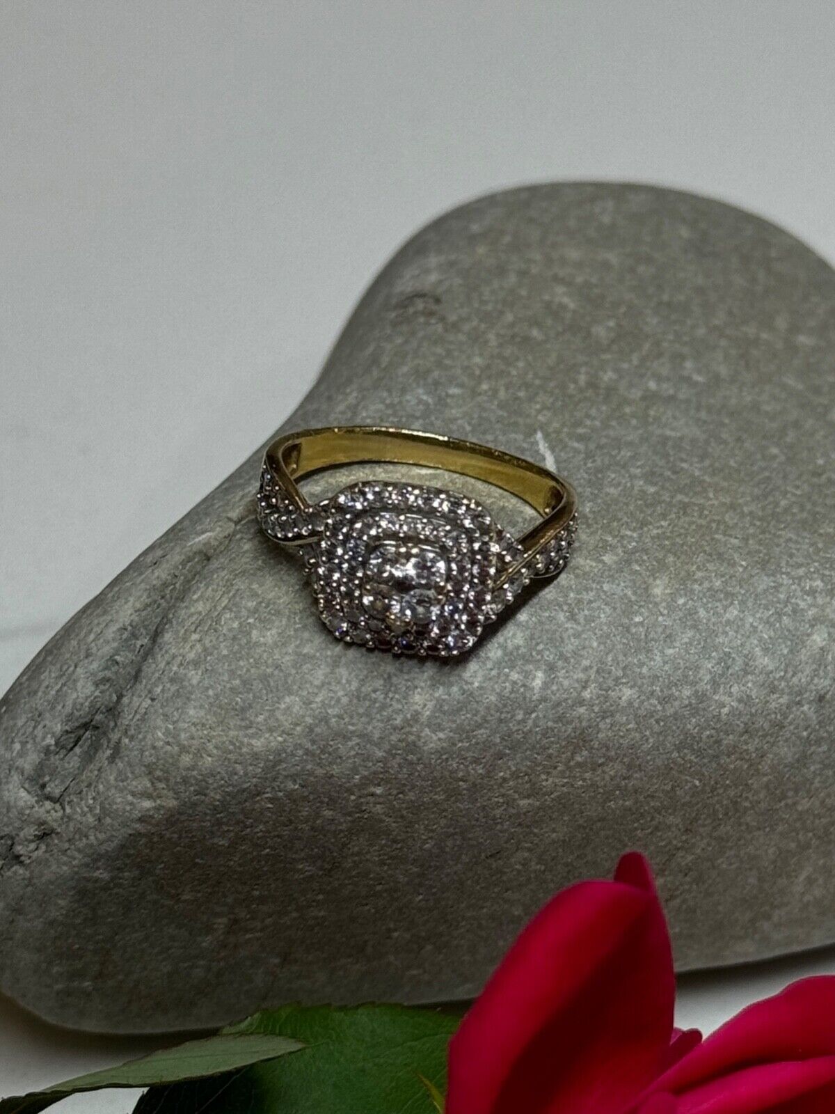 10K YELLOW GOLD DIAMONDS RING SIZE 9