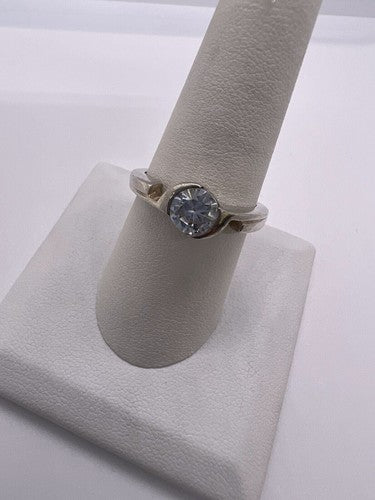 925 Sterling Silver CZ Ring Size 8.5