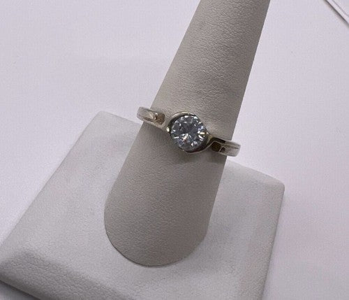 925 Sterling Silver CZ Ring Size 8.5