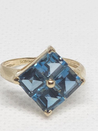 10K Yellow Gold & Topaz Ring Size 5