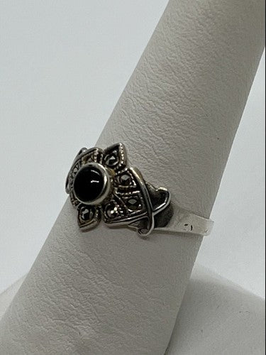 925 Sterling Silver Onyx & Marcasite Ring Size 7