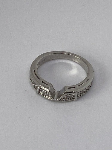 925 Sterling Silver CZ Ring Size 5.5
