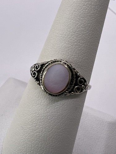 925 Sterling Silver Mother of Pearl Ring Size 7