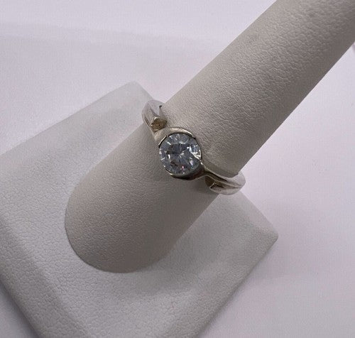 925 Sterling Silver CZ Ring Size 8.5