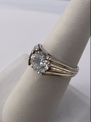 925 Sterling Silver & CZ Ring Size 6.5
