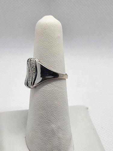 14K White Gold & Diamond Ring Size 5.5