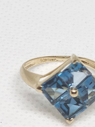 10K Yellow Gold & Topaz Ring Size 5
