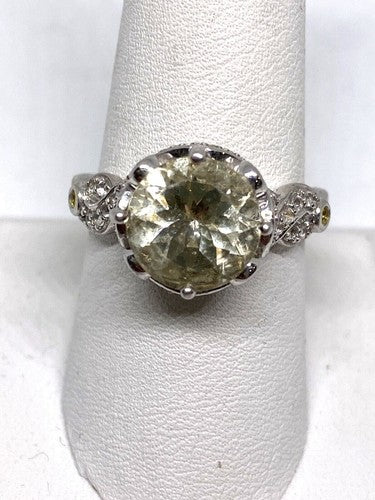 925 Sterling Silver CZ Ring Size 8.75