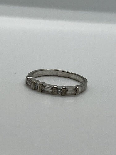 925 Sterling Silver & CZ Ring Size 6.5