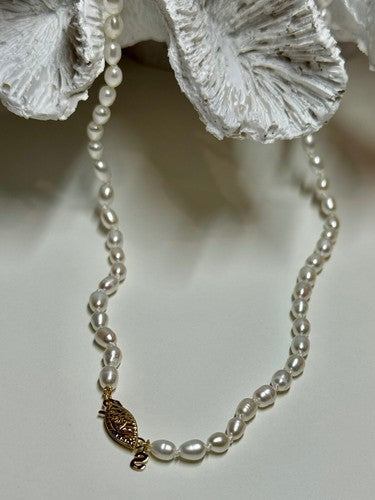 14K YELLOW GOLD CLASP FRESH WATER PEARL NECKLACE 16"