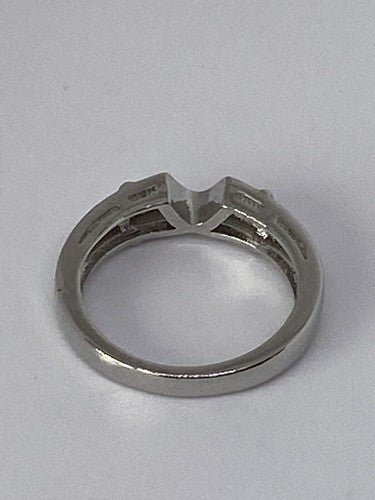 925 Sterling Silver CZ Ring Size 5.5