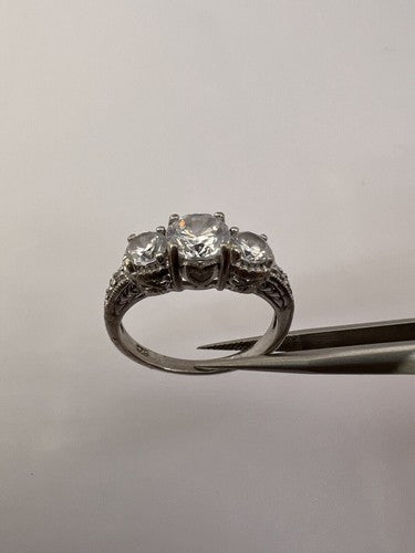 925 Sterling Silver & CZ Ring Size 8.5