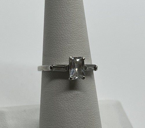 925 Sterling Silver & CZ Ring Size 6.5