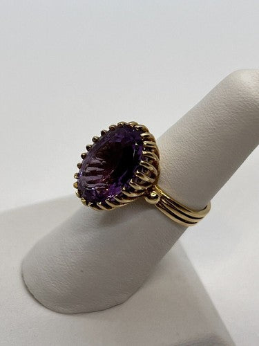 14K Yellow Gold & Amethyst Ring Size 5.5