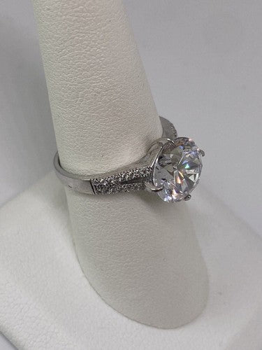 925 Sterling Silver CZ Ring Size 7.75