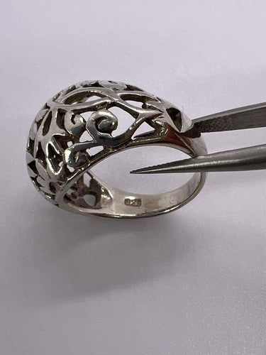 925 Sterling Silver Porous Flower Design Ring Size 8