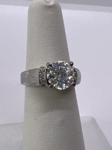 925 Sterling Silver CZ Ring Size 5.5