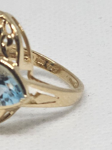 10K Yellow Gold & Topaz Ring Size 4