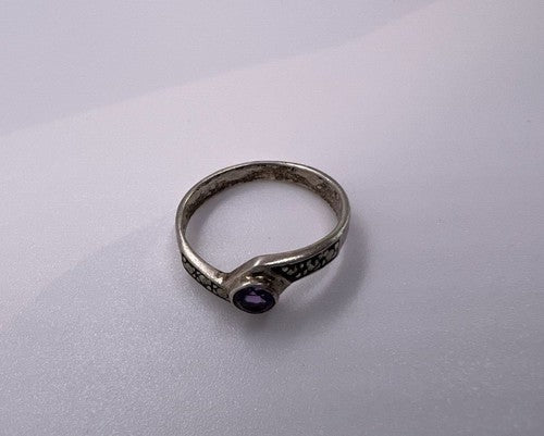 925 Sterling Silver Amethyst & Marcasite Ring Size 5.5