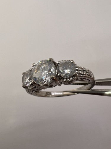 925 Sterling Silver & CZ Ring Size 8.5