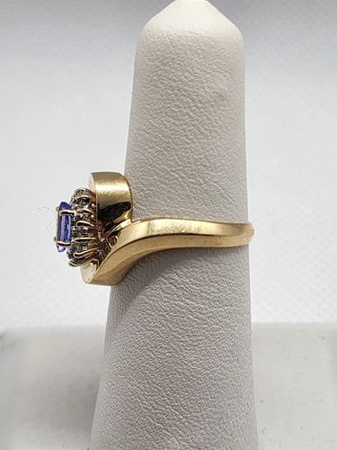 14K Yellow Gold Tanzanite & Diamonds Ring Size 5