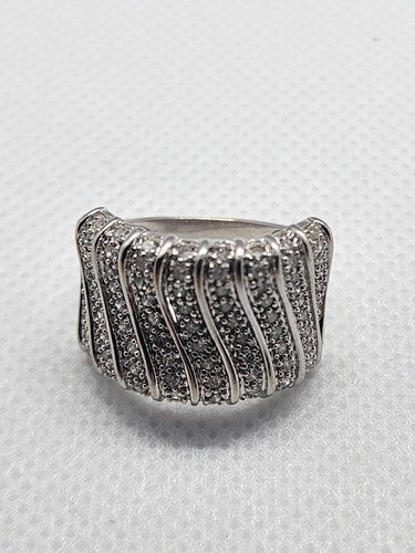 14K White Gold & Diamond Ring Size 5.5