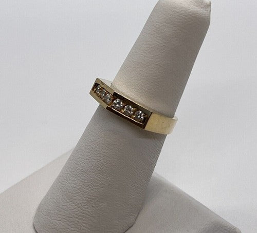 14K Yellow Gold & Colorless Sapphire Ring Size 5.5