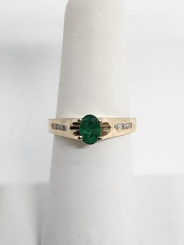 14K Yellow Gold Emerald & Diamonds Ring Size 5.5