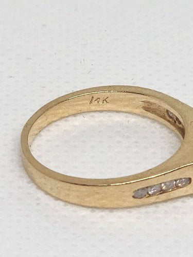14K Yellow Gold Emerald & Diamonds Ring Size 5.5