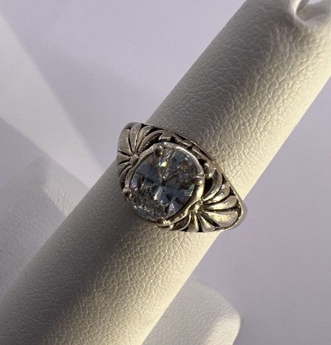 925 Sterling Silver & CZ Kbn Ring Size 4.5