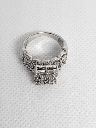 14K White Gold & Diamonds 0.5Ct Ring Size 4