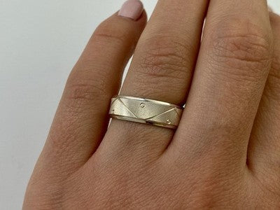 925 Sterling Silver Band Ring Size 7.5 Italy
